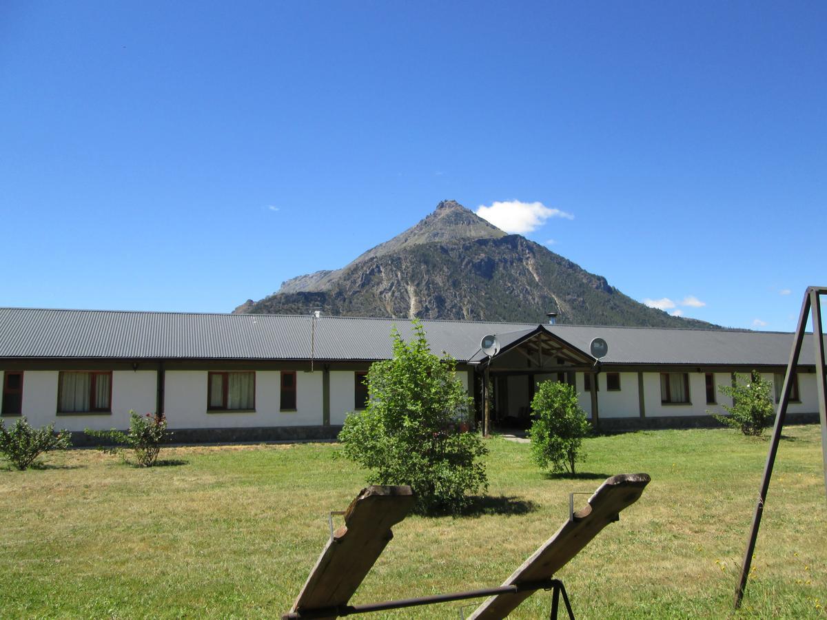 Hosteria El Hoyo Hoyo de Epuyén Exteriör bild